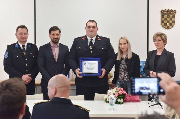 Sveta Nedelja:  Patriku Biliću dodijeljena nagrada za Vatrogasca godine