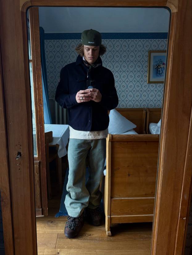 FOTO 'Alpski modni mačak' voli nositi bunde, suknje i lakirati nokte. Sad dominira skijanjem