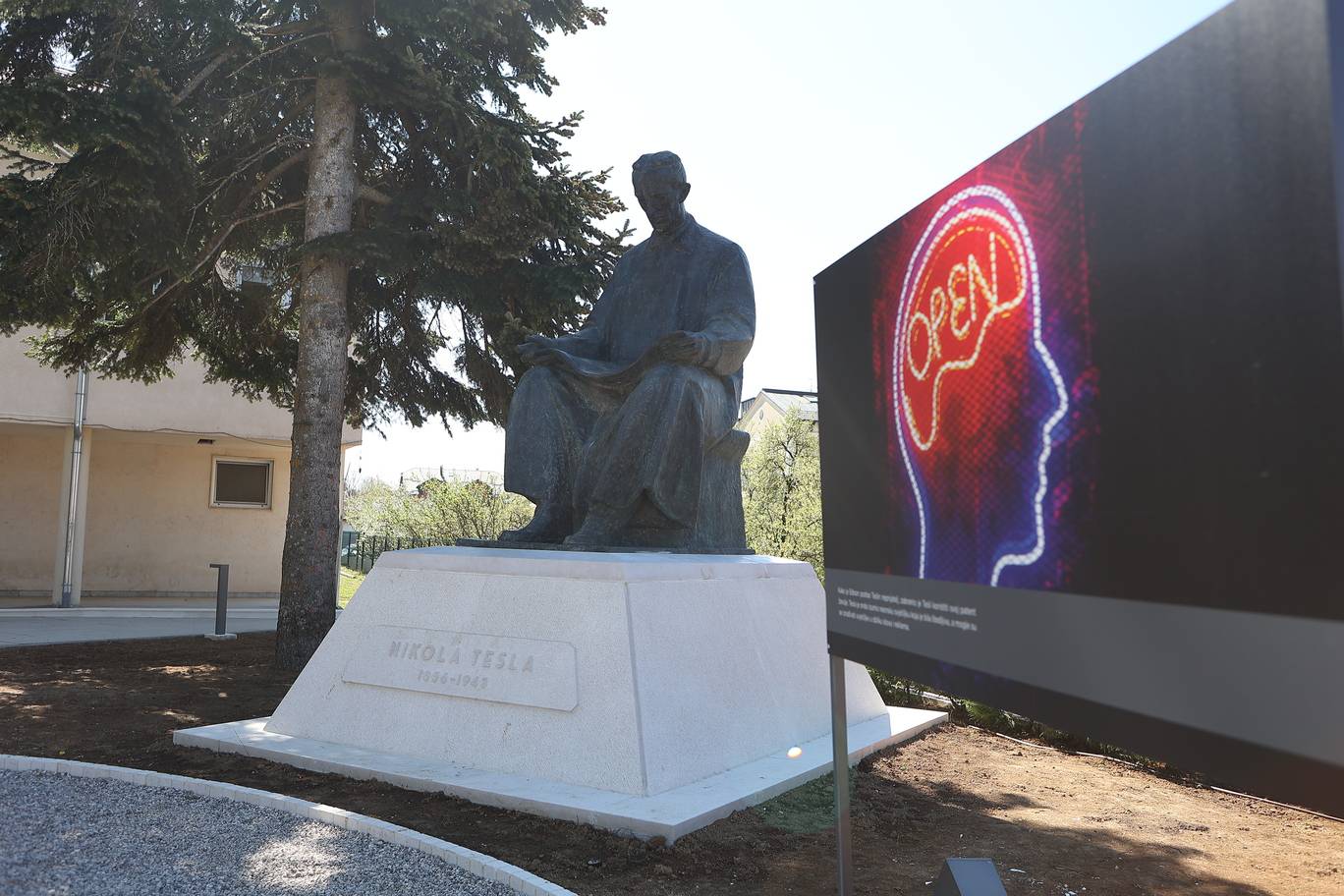 Tesla se vratio u Gospić: Čekali spomenik gotovo 30 godina