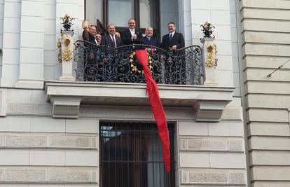 Hrvati su u centru Beča otkrili tri i pol metra dugu kravatu...
