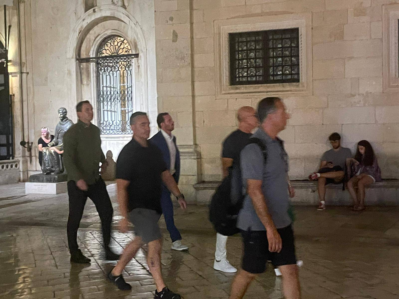 EKSKLUZIVNI VIDEO Jeff Bezos i zaručnica večerali u restoranu u Dubrovniku uz 6 tjelohranitelja