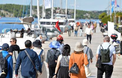 Komercijalni smještaj s manje stranih i više domaćih noćenja
