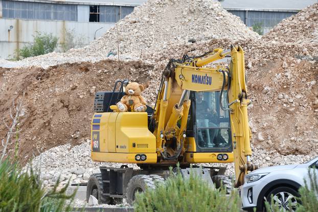 Šibenik: Medo pomo?ni radnik na bageru  gradilišta