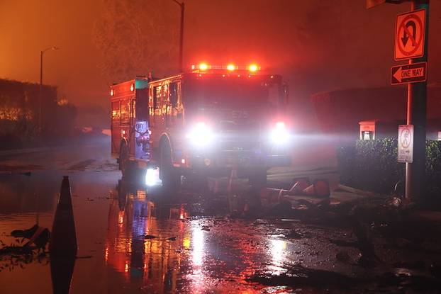 100 FOTOGRAFIJA UŽASA Ovo su vatrogasci snimili u paklu LA-a!