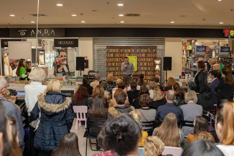 Mogu živjeti od pisanja knjiga.  Nakon samo 18 godina karijere