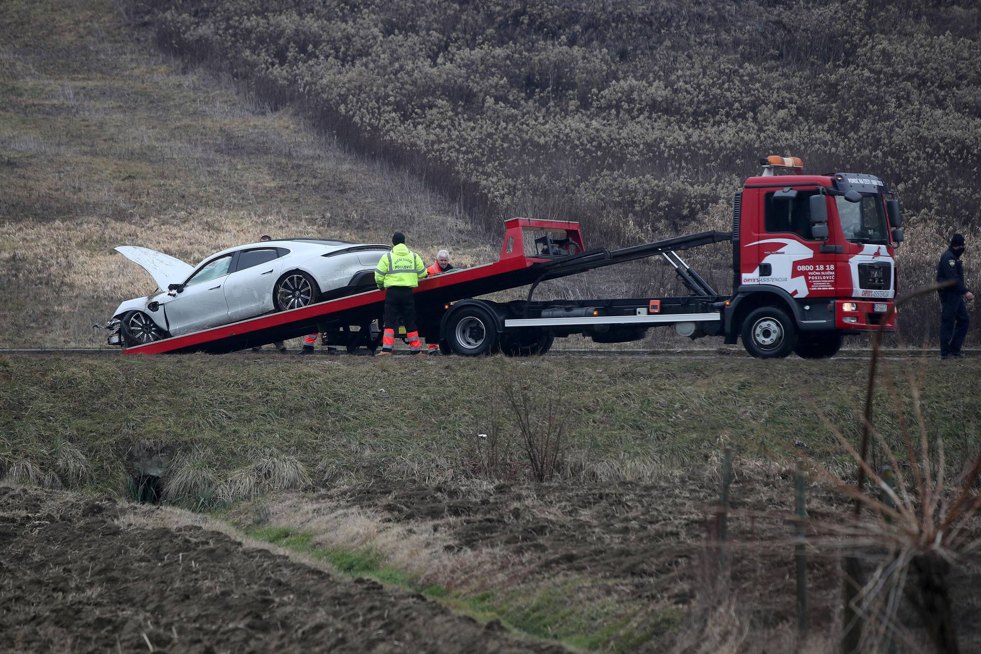 Pijani policajac BMW-om udario u Porsche nadrogiranog vozača. U stravi ispao i poginuo suvozač