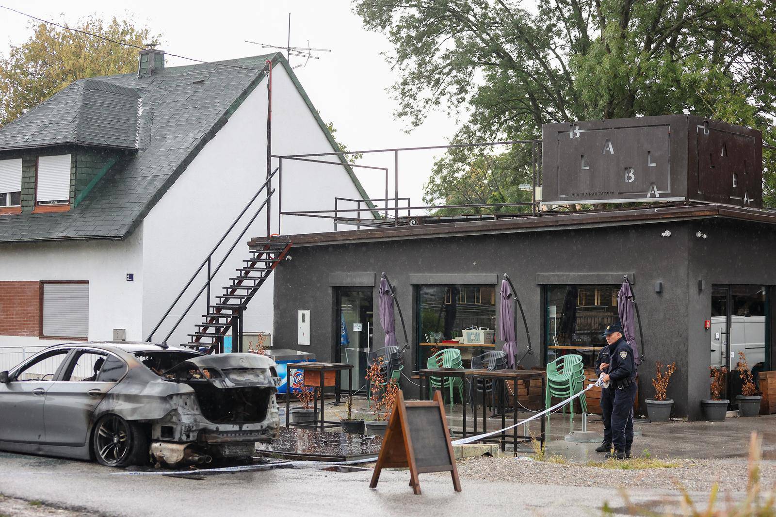 Zagreb: Dva automobila u Vrapču u potpunosti izgorjela, policijski očevid je u tijeku