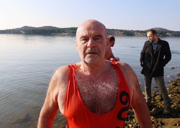 Šibenik: Tradicionalno novogodišnje kupanje na gradskoj plaži Banj