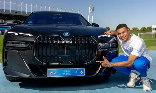 FOTO Kylian Mbappé je dobio luksuzni automobil, ali ne smije ga voziti. Evo u čemu je caka
