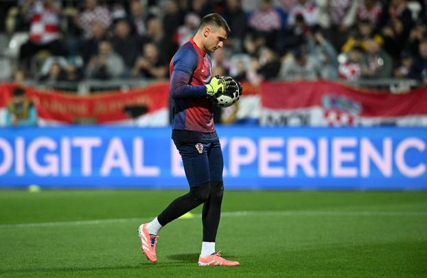 Rijeka: Zagrijavanje nogometa&scaron;a uo&ccaron;i po&ccaron;etka utakmice izme&dstrok;u Hrvatske i Farskih otoka u kvalifikacijama za FIFA Svjetsko prvenstvo