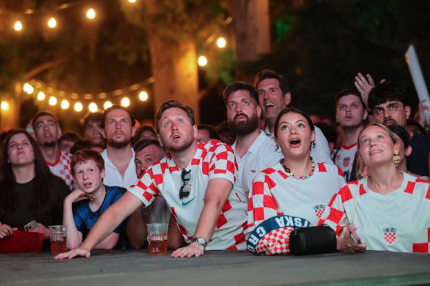 Split: Navijači prate utakmicu Hrvatske i Gane