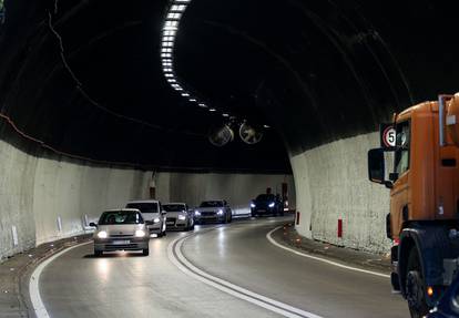 FOTO Prije roka u promet pušten obnovljeni tunel Marjan