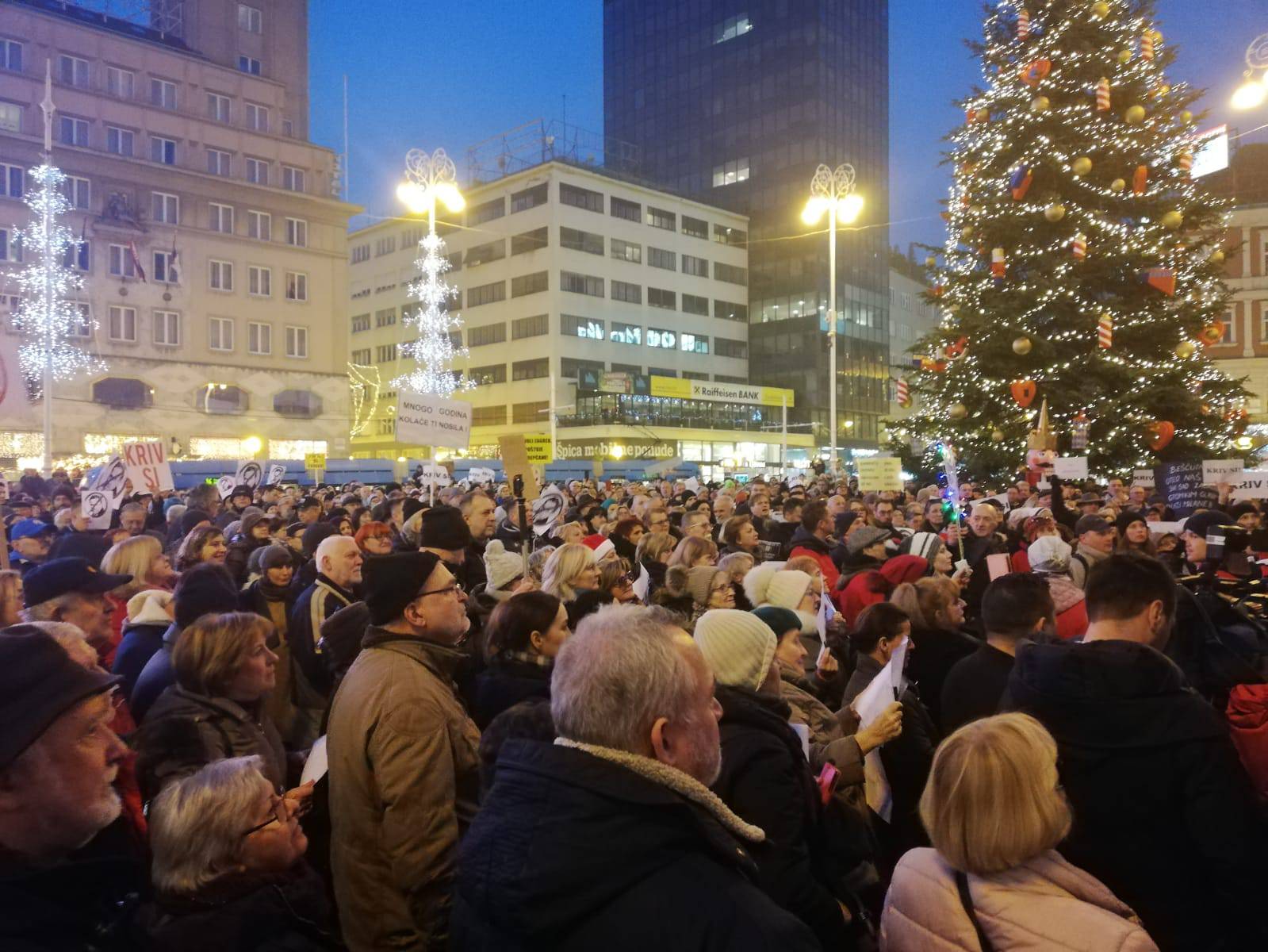 Više od 1000 ljudi na prosvjedu opet tražilo Bandićevu ostavku