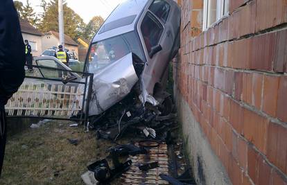 Brza vožnja: Vozačica izgubila kontrolu i uletjela im u kuću