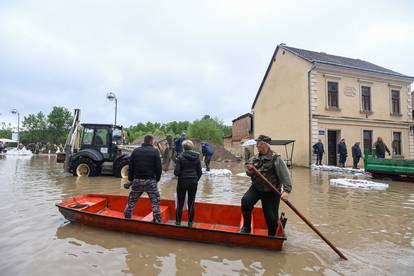 FOTO Pogledajte kako izgleda Hrvatska Kostajnica: Una poplavila više dijelova grada