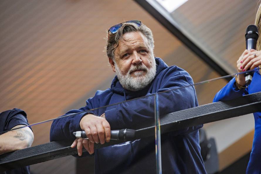 Muff: Russel Crowe na otvaranju tvrtke Muff Liquor Company