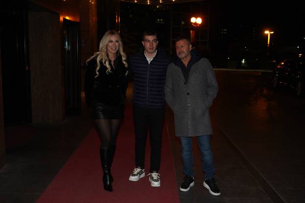 Beograd: Aleksandra Prijović s majkom došla na proslavu rođendana Cristine Juliane Todorović