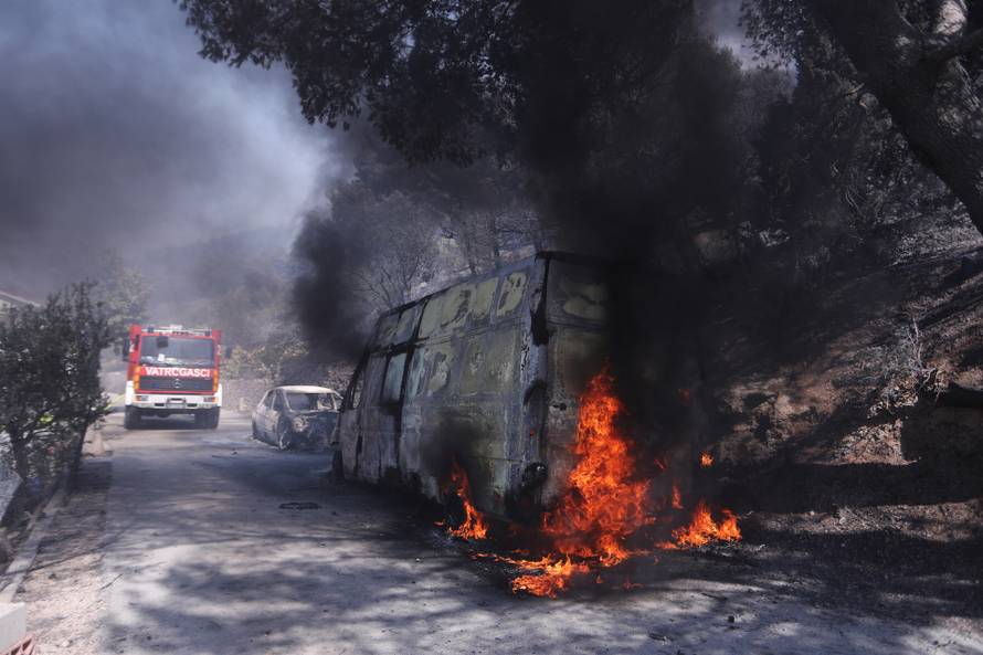 Pisak: Kombi zahvatio plamen tijekom požara