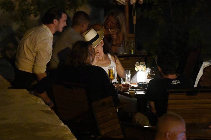 Niko KranjÃ¨ar, Zrinka CviteÅ¡iÃ¦ i DuÅ¡an BuÃ¨an druÅ¾ili se nakon predstave "Tko pjeva zlo ne misli"