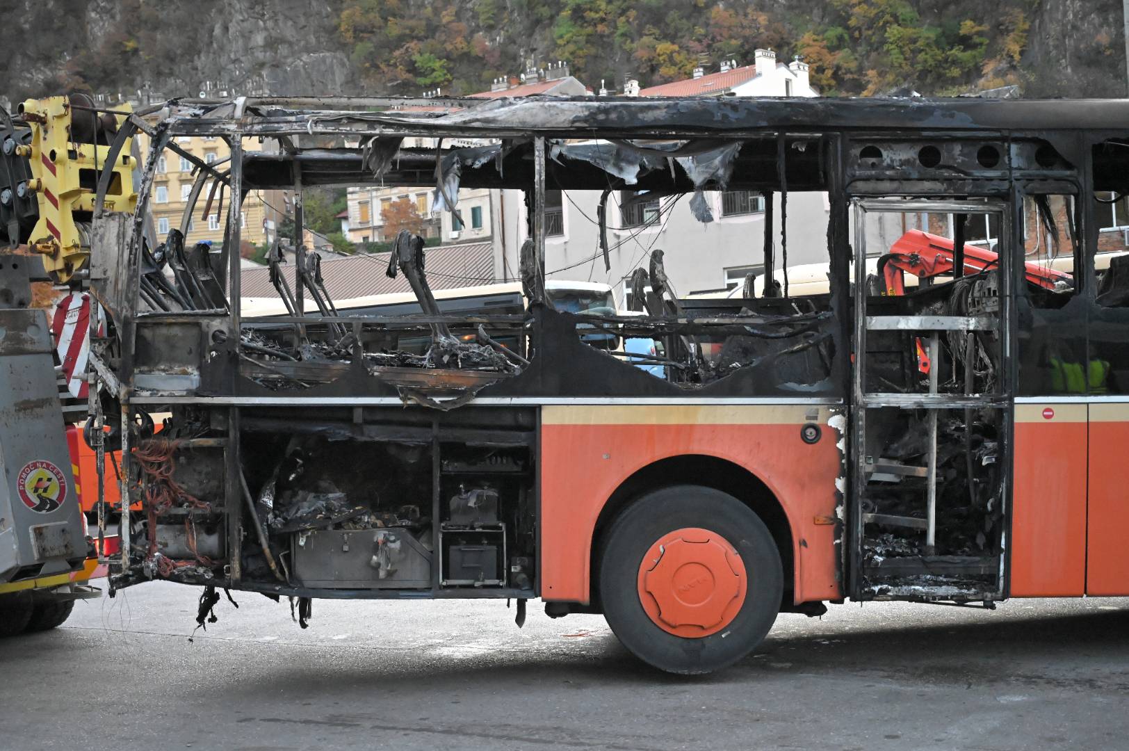 Izgorio autobus u tunelu Pećine u Rijeci, vozač završio u bolnici