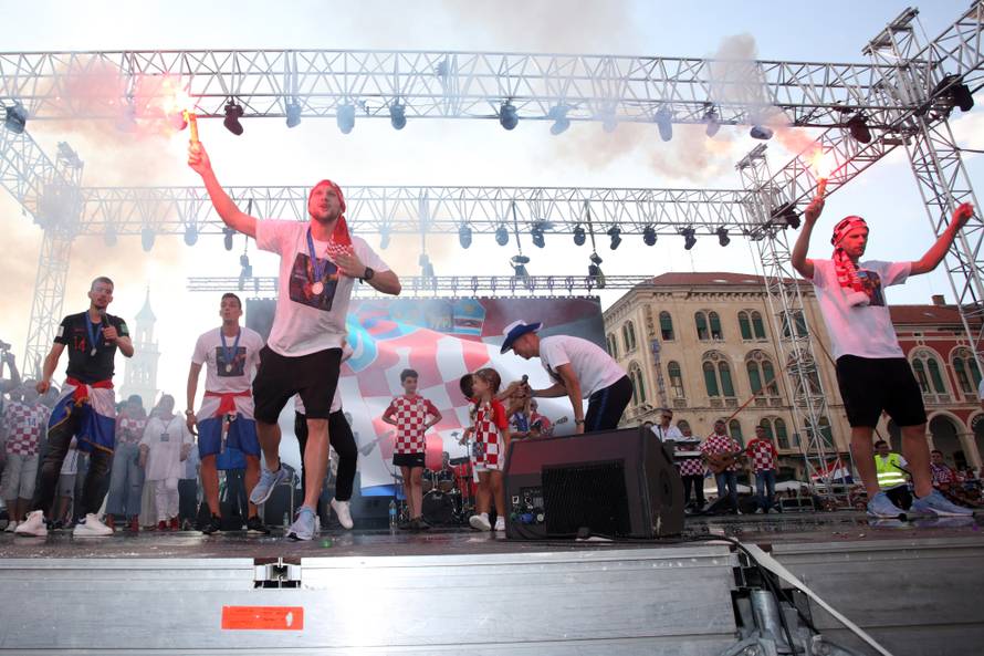 Prisjetite se čudesnog dočeka uz mali 'milijun' fotki i videa