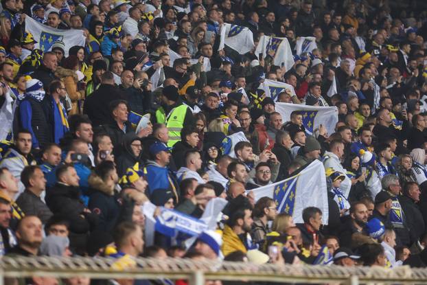 Tuzla: Navijači prate susret Bosne i Hercegovine i Rumunjske 