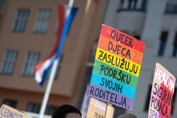 Zagreb: Javna okupljanja „Molitva krunice“ i „Ustani za slobodu“ istovremeno na Trgu