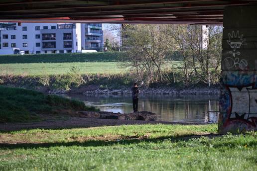 Djeca prona&scaron;la lubanju u vre&cacute;ici uz Savu u Zagrebu. Izlo&zcaron;beni je primjerak iz jedne bolnice?!