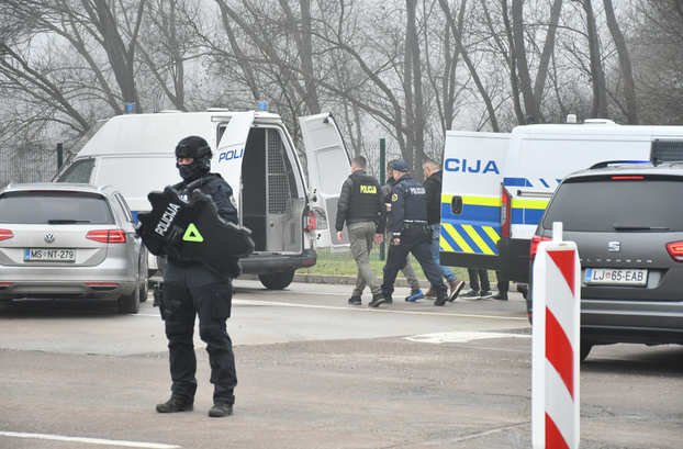 FOTO Evo kako su Slovenci predali ubojicu iz Međimurja: Dronovi su čuvali područje