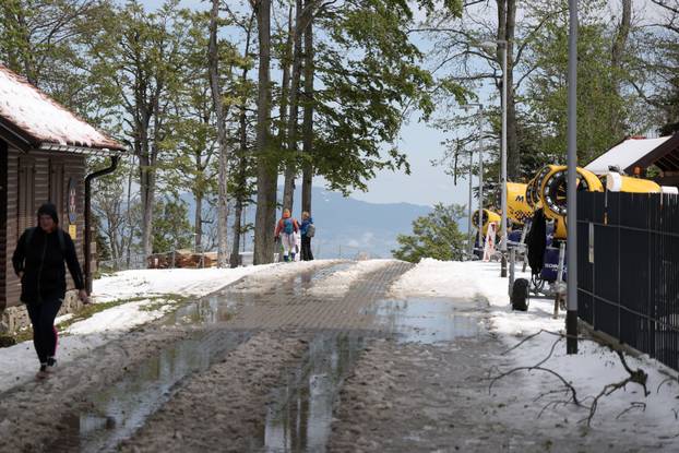 Zagreb: Sljeme prekrio snijeg