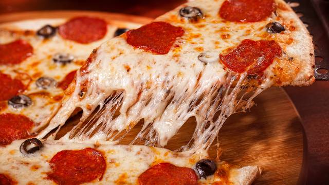 Pizza od starog kruha: Odlična ideja za brzinsku finu večeru