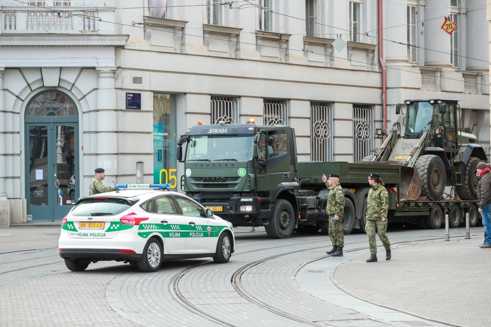 Vojska izažla na ulice Zagreba kako bi pomogla nadležnim službama