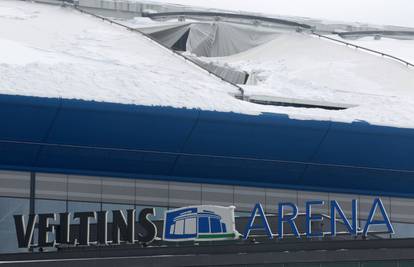 Snijeg urušio teflonski krov Schalkeove Veltins Arene