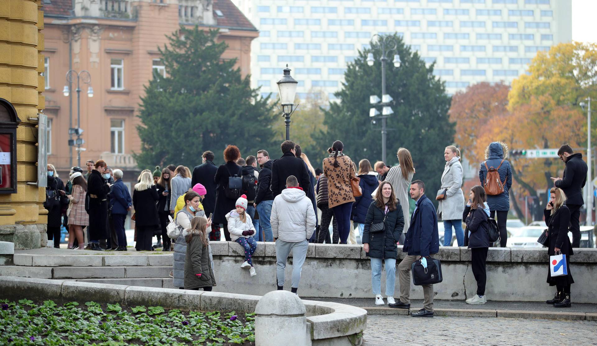 Zagreb: Ispred HNK  je krenula prodaja ulaznica za balet Orašar 