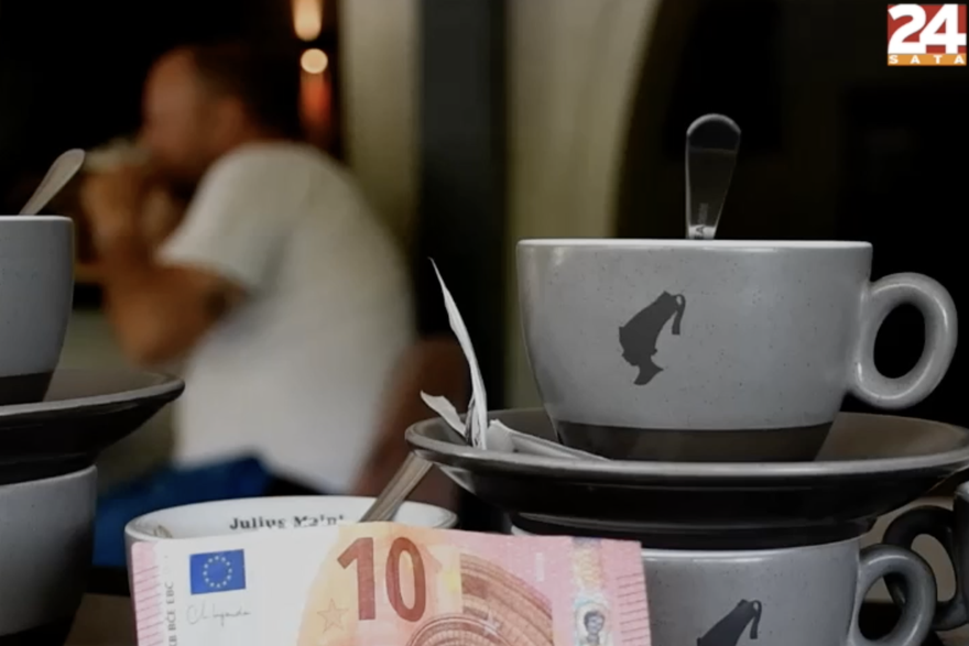 specka euri u kafiću