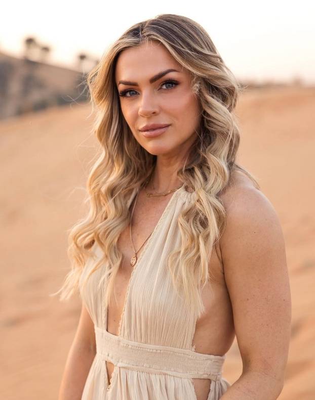 FOTO Prelijepa Emma na stranici na kojoj se svi skidaju 'mlati' pare bez golotinje