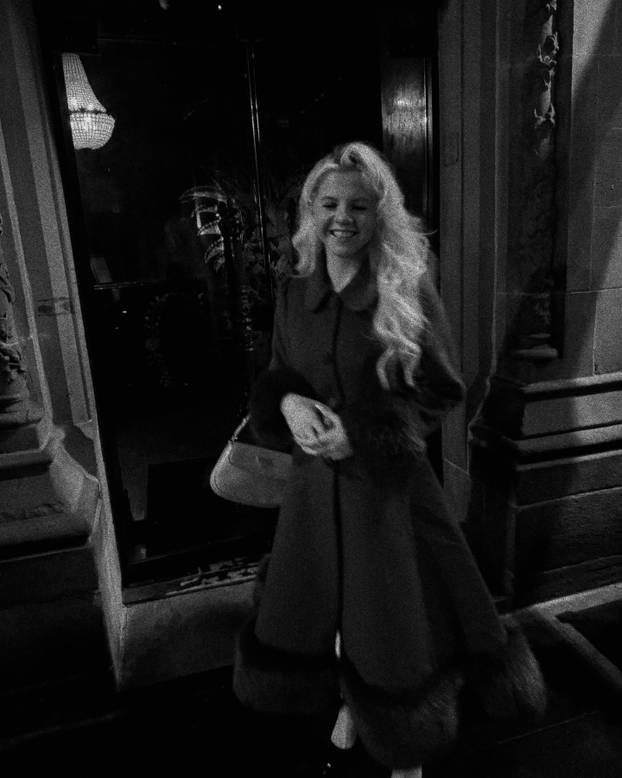 FOTO Mlada ljepotica obožava vintage stil - u retro krpicama donosi seksepil iz 1950-ih