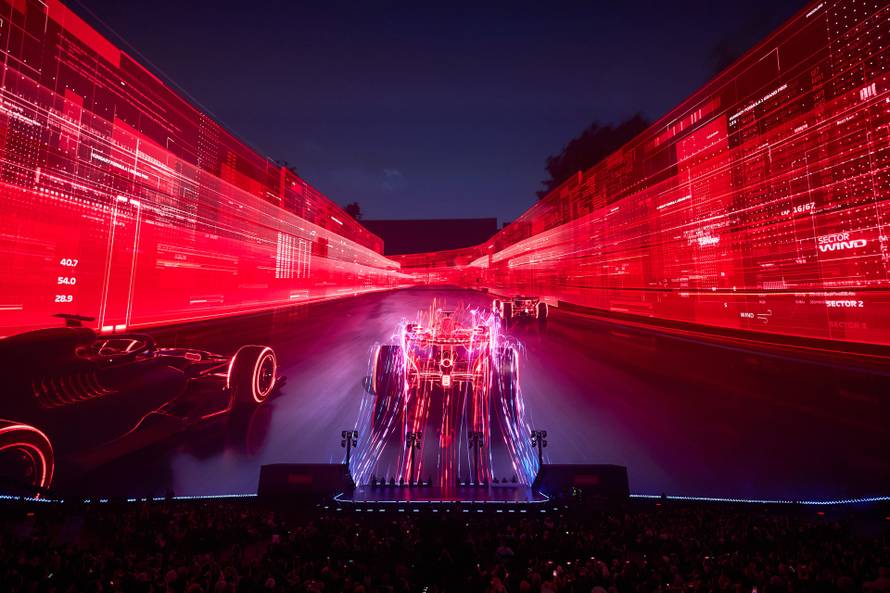 Ovaj laptop ima ekran koji se savija i može vas pratiti po sobi