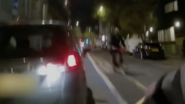 Vozač je tijekom gužve ulicama Londona vozio po biciklističkoj