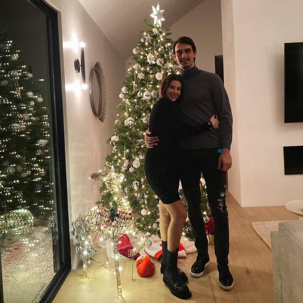 FOTO Dario Šarić drži partnericu daleko od očiju javnosti. Evo tko je ona: 'Želim da bude po mom'