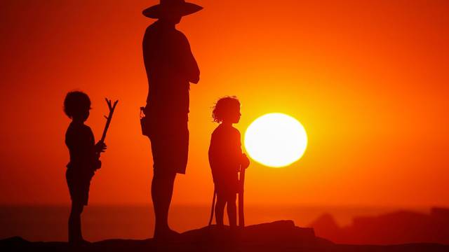 Igra svjetla i sjene uz ocean u Kaliforniji: Otac je sa djecom uživao u božanskom prizoru