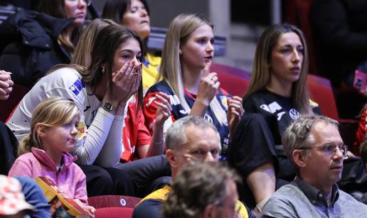 VIDEO Sestra u suzama. Srna se ozlijedio i oti&scaron;ao u svla&ccaron;ionicu