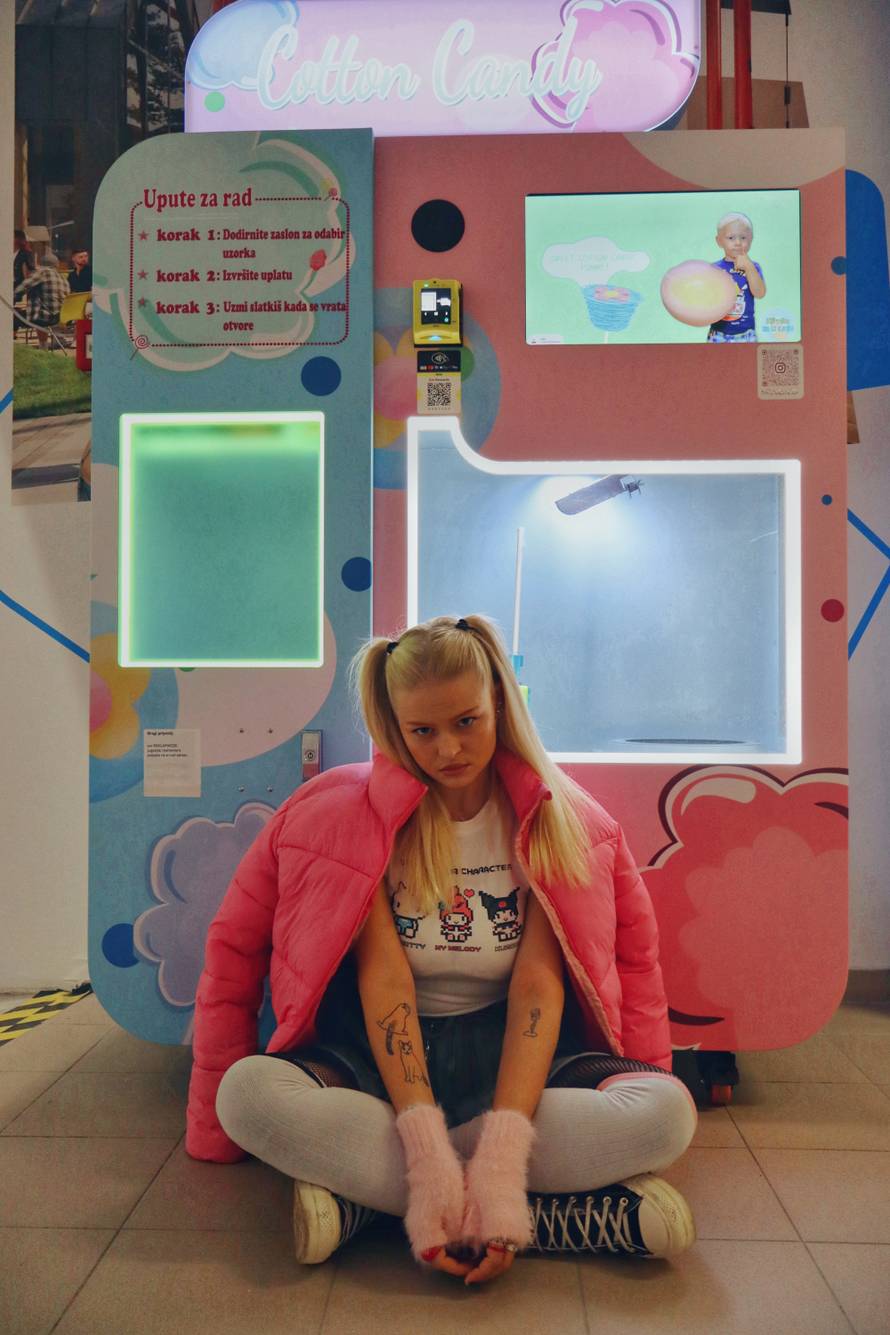 Sjećate li se Laurekojapjeva? Sada je prateći vokal senzaciji Jakovu Jozinoviću na nastupima