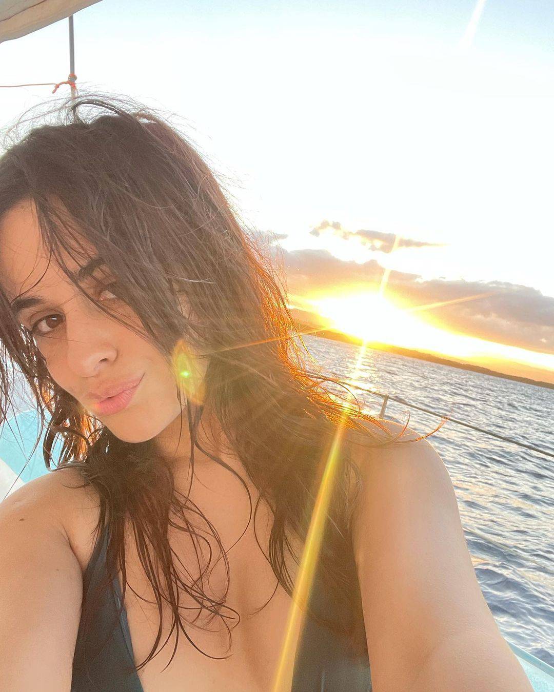 Camila Cabello pokazala obline na odmoru, a fanove je zbunila jer se našla s bivšim dečkom