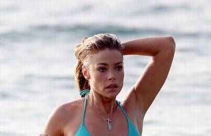 Denise Richards pokazala zavidnu liniju na Havajima