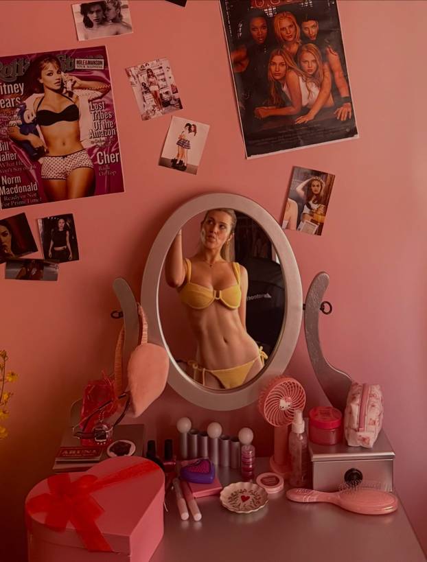 FOTO Becca Moore izazvala kaos na internetu: Iako vodi podcast, svi lude zbog njezinih fotki