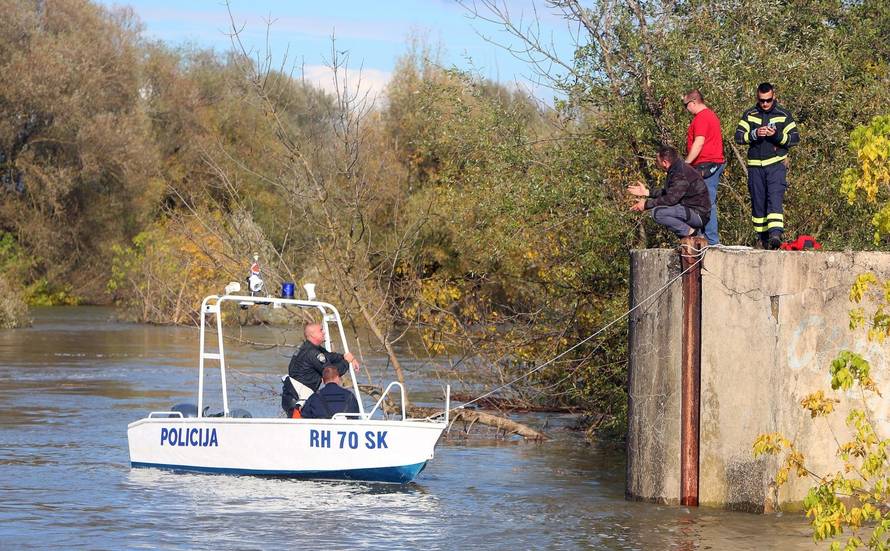 Prevrnuo se čamac na Korani s trojicom Karlovčana: Jedan isplivao, za dvojicom se traga