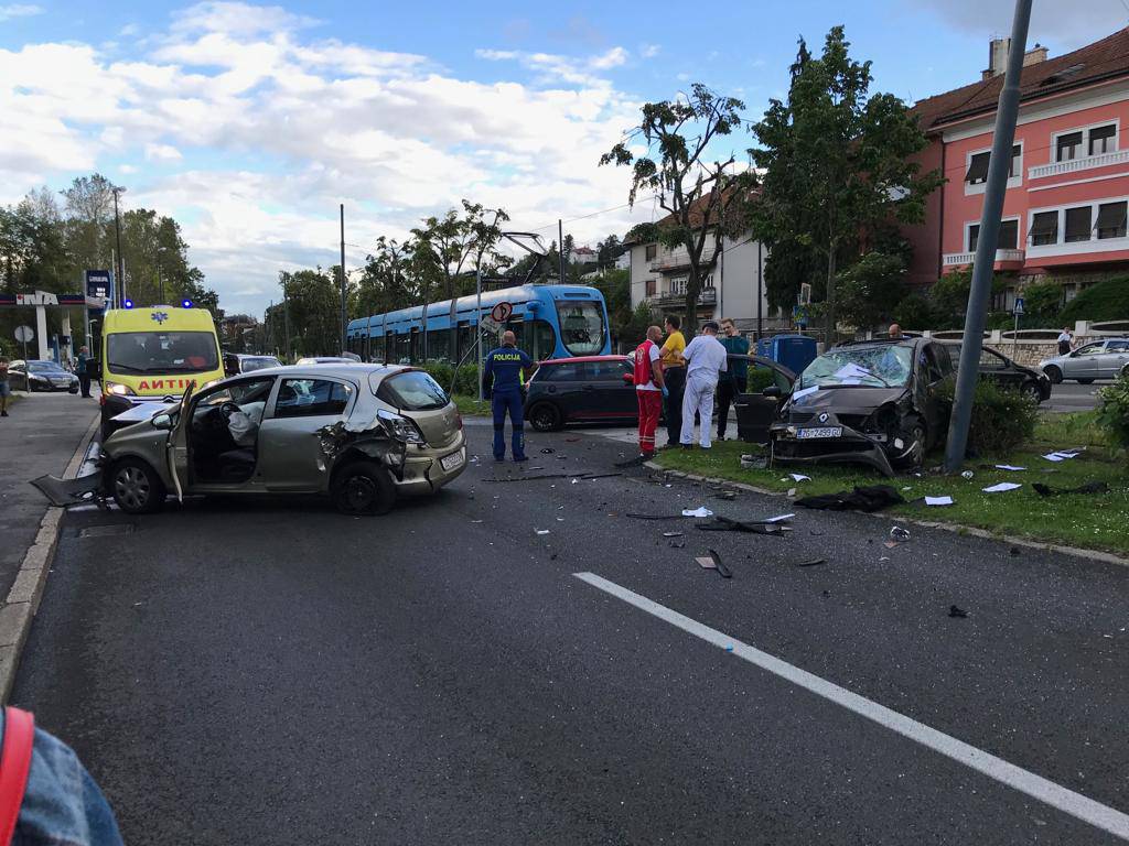 Nesreća na Ksaveru: Ozlijeđen je vozač, blokirali su promet...