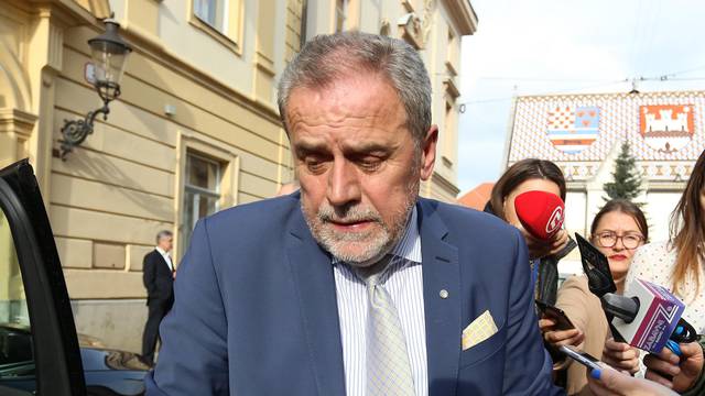 Zagreb: Gradonačelnik Bandić napustio viječnicu uoči glasovanja o proračunu