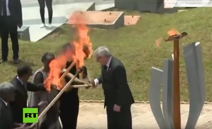 Novi skandal: Juncker je skoro zapalio predsjednika i suprugu